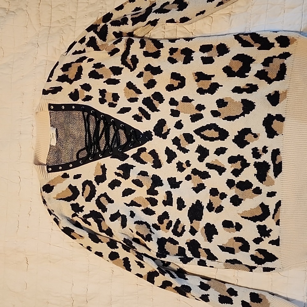 Entro leopard print sweater medium